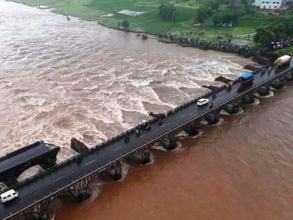 Bridge collapse Mumbai Goa