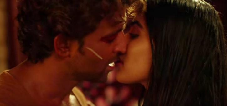 Hrithik Roshan Pooja Hegde kissing scene