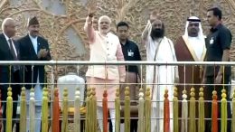 Sri Sri Ravi Shankar with Modi at World culture Event