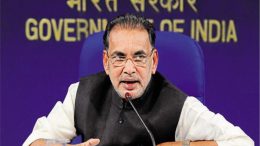 Radha Mohan Singh Agriculture Minister urinates in public