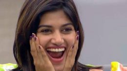Bigg Boss Tamil: ‘Distressed’ Oviya jumps into swimming pool to quit the show