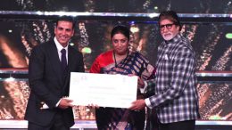IFFI 2017: Amitabh Bachchan felicitated by Akshay Kumar
